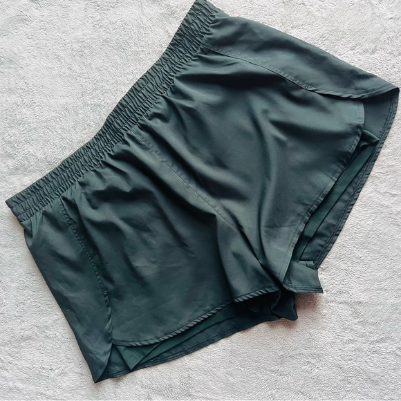 girlfriend collective Pants - Girlfriend Collective Trail High-Rise Lined Pocket Athletic Workout Shorts Moss
